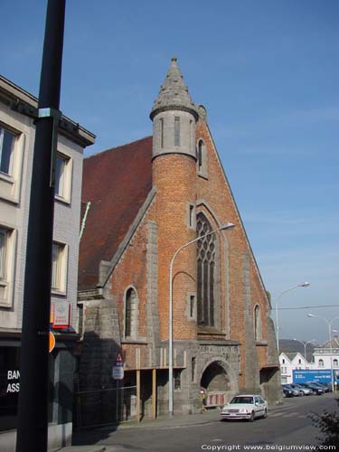 Kerk Sint-Medard ANDERLUES foto Minder goede foto