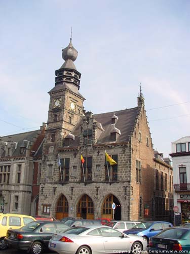 Stadhuis en belfort BINCHE foto 