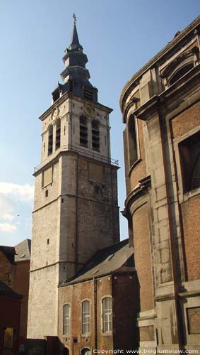 Sint-Albinuskathedraal NAMUR / NAMEN foto Toren van de 13e eeuwse kathedraal.