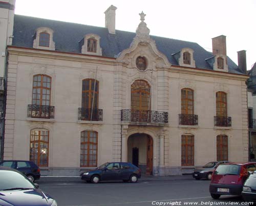 Huis van Gravin d'Arrigade (Provinciebestuur) NAMUR / NAMEN foto 