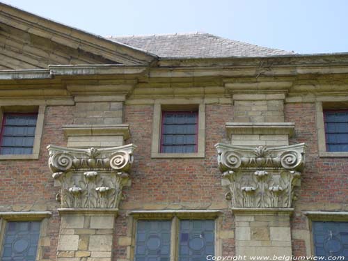 Mercator-Orteliushuis ANTWERPEN 1 (centrum) / ANTWERPEN foto Pilasters met composietkapitelen sieren het barokgedeelte aan de tuinzijde.