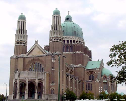 Basiliek van het Heilig Hart, Basiliek van Koekelberg KOEKELBERG foto Overzicht uit oosten