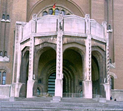Basiliek van het Heilig Hart, Basiliek van Koekelberg KOEKELBERG foto Detail inkom oosten