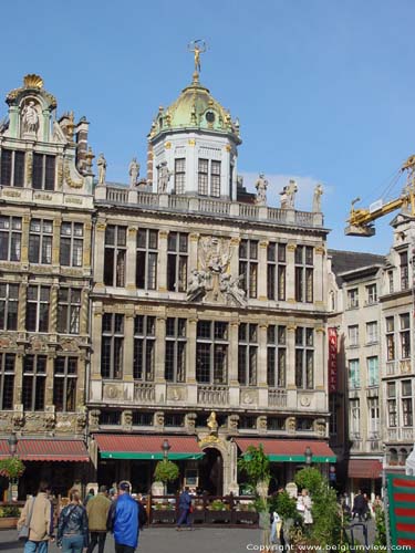 Den Coninck van Spaignien BRUSSEL-STAD / BRUSSEL foto In 1695 kreeg de gilde van de bakkers de grond om er een groot gildehuis voor hun gilde te zetten in barokstijl. 