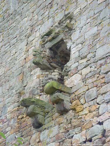 Toren van Alvau (te Nil-Saint-Vincent) WALHAIN foto Detail vroegere uitbouw, waarschijnlijk voor latrine