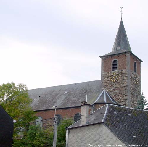Kerk MONT-SAINT-GUIBERT foto Zijgevel