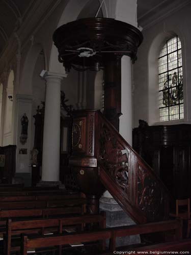 Kerk MONT-SAINT-GUIBERT foto Preekstoel