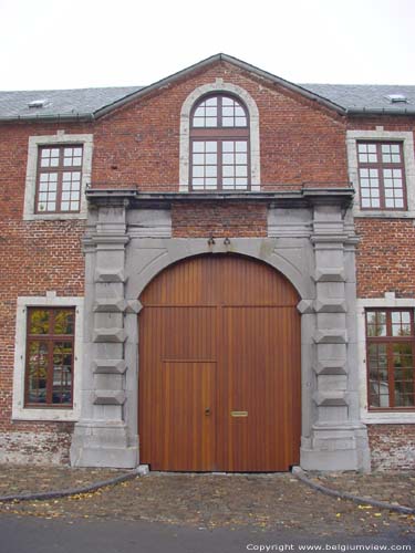 Maison du Bailli, porte du Chteau ORP-JAUCHE foto Detail poort in voorgevel