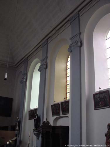 Sint-Martinuskerk (te Jauche) ORP-JAUCHE foto Zijmuren binnen met zuilen