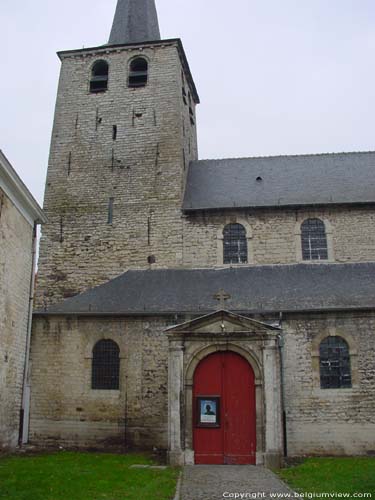 Saint-Barthélemy parochiekerk van Zétrud-Lumay JODOIGNE / GELDENAKEN foto Zuidgevel