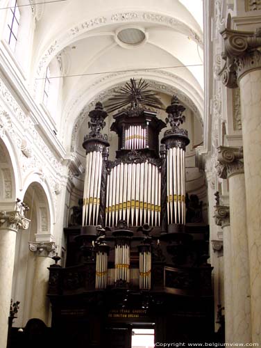Onze-Lieve-Vrouw ter Finistere (Finisterraekerk) BRUSSEL-STAD / BRUSSEL foto De kerk bevat een prachtig orgel