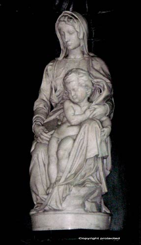 Onze-Lieve-Vrouwekerk BRUGGE foto Onze-Lieve-Vrouwebeeld met Kind Jezus door Michelangelo