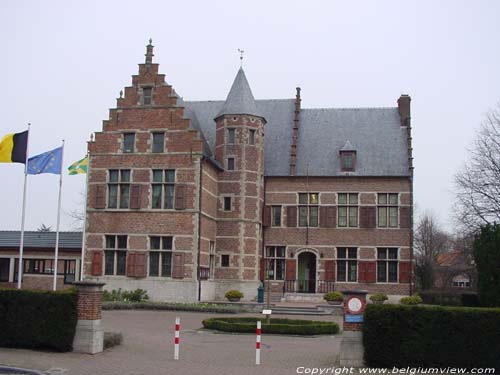 Town hall SINT-GILLIS-WAAS picture  