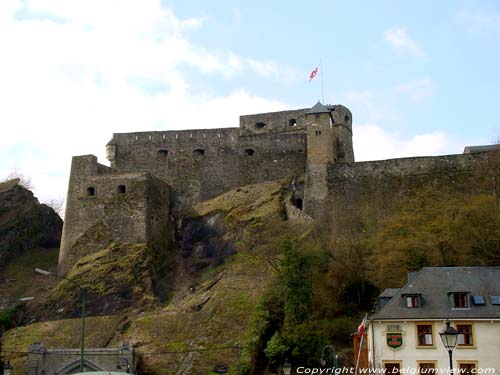 Burcht van Bouillon (kasteel van Godfried van Bouillon) BOUILLON foto 