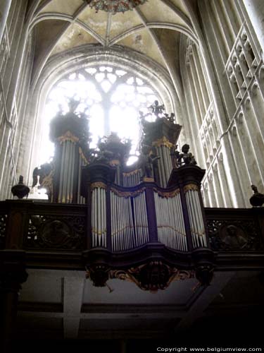 Sint-Sulpitius en Dionysuskerk DIEST foto De orgelkast dateert uit de eerste helft van de 17e eeuw.