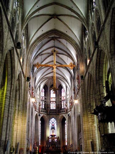 Sint-Martinus Basiliek HALLE foto 