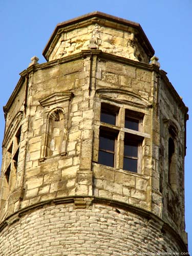 Achtersikkel GENT foto 16de eeuwse renaissancebelvédère die de zandstenen toren (15de eeuw) bekroont.