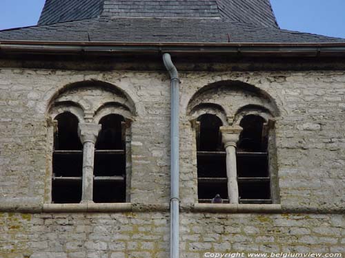 Onze-Lieve-Vrouw-ten-Hemelopnemingkerk (Vertrijk) BOUTERSEM foto Detail Romaanse vensters met deelzuiltjes