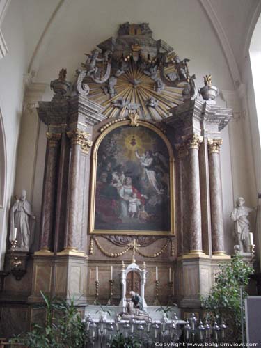 Onze-Lieve-Vrouwekerk van Rupelmonde KRUIBEKE foto Het hoofdaltaar (einde 17e eeuw) draagt een schilderij 
