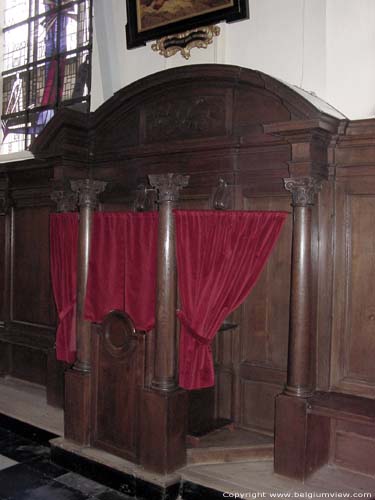 Onze-Lieve-Vrouwekerk van Rupelmonde KRUIBEKE foto 18e eeuwse biechtstoelen.
