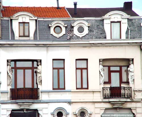 Villa Bertha GENT foto Beelden ondersteunen de raamkozijnen voor de balkons