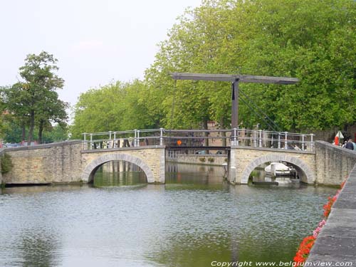 Pont levis Langerei - Potterierei BRUGES photo 