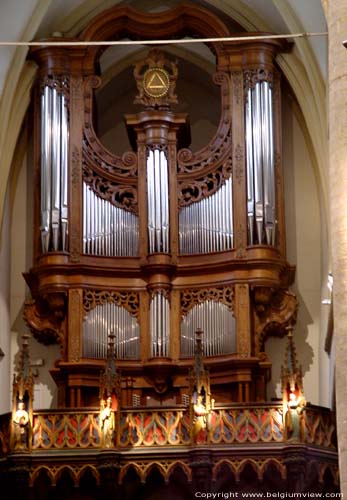 Onze-Lieve-Vrouwekerk SINT-TRUIDEN foto Orgel uit 1717 door Carl Dillens op doksaal met neogotische balustrade