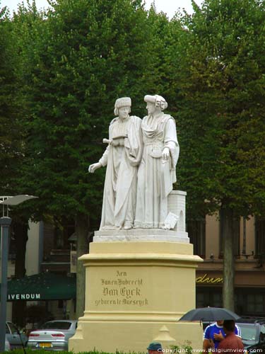 Statue des frres Van Eyck MAASEIK photo 