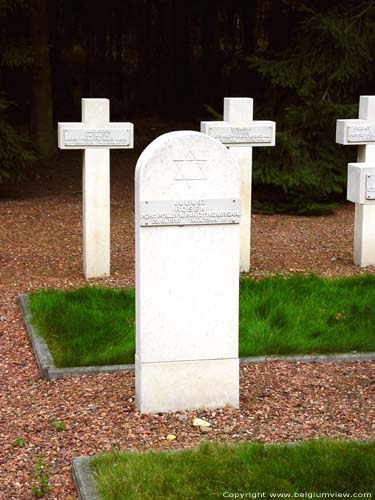 Polish Military cemetery LOMMEL picture Juliusz Rosen's grave who was Jude: no cross