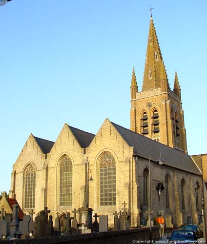 Sint-Pietersabdijkerk LO-RENINGE foto Overzicht van de gotische hallenkerk.