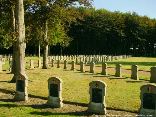Belgisch militair kerkhof in het 'Vrijbus' HOUTHULST foto 