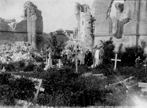 Debris of church with churchyard NIEUWPOORT picture 