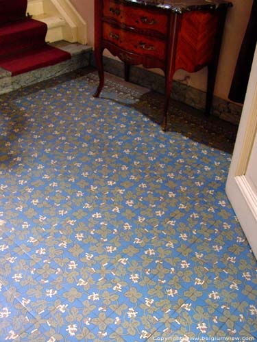 Eerste eigen Woonhuis Dierkens GENT foto Vloer met tegels in bloemenmotief.
