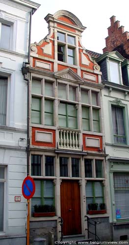 Spacial gable with balustres GHENT picture 