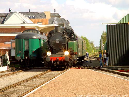 Musée des chemins de fer MALDEGEM photo Voici le train Ã  vapeur!