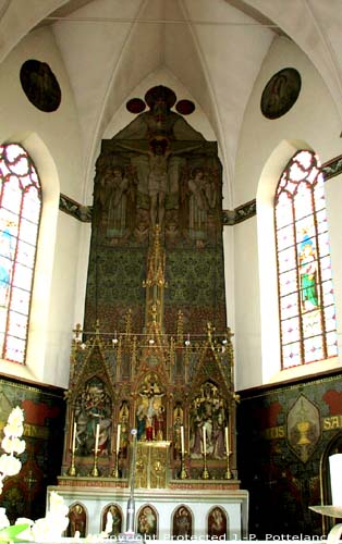 Sint-Martinuskerk (te Baarle-Drongen) SINT-MARTENS-LATEM foto Neogotisch hoofdaltaar. 
