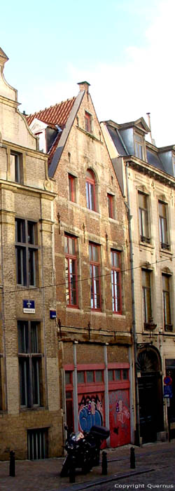 Ancienne maison avec façade en bec  BRUXELLES photo 