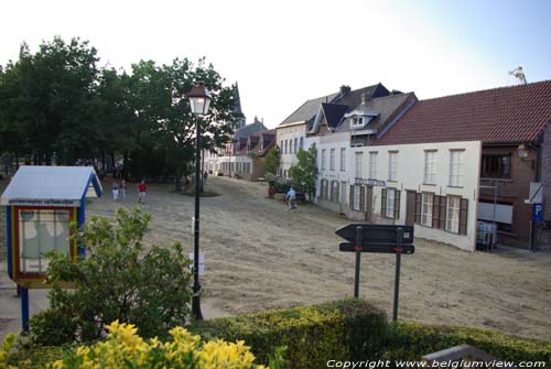 Place de Village de Schellebelle: 'Retour  1919' WICHELEN photo 