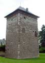Waroux Toren AMAY foto: Deze Romaanse woontoren of donjon is in de 12e eeuw gebouwd. Vroeger was hij door een slotgracht omgeven