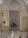 Saint-Ursmer LOBBES foto: Prachtige grafsteen in de crypte