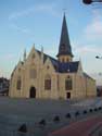 Sint-Martinuskerk BEVEREN foto: Pas in 1888 werd de westelijke gevel voltooid