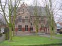 Town hall SINT-GILLIS-WAAS picture: e
