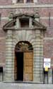 Stedelijke Muziekacademie - Oud Jezuitencollege HALLE foto: Middentravee met barokke ingangspoort die doot de Barok beïnvloed is
